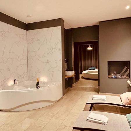 بروج The Rose Suites المظهر الخارجي الصورة