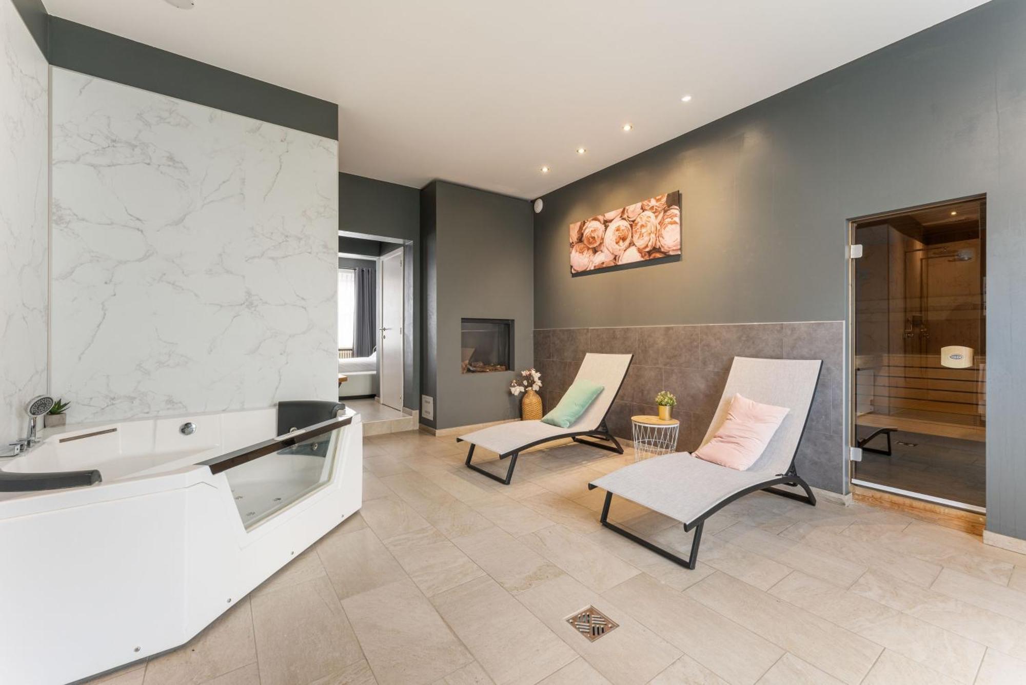 بروج The Rose Suites المظهر الخارجي الصورة
