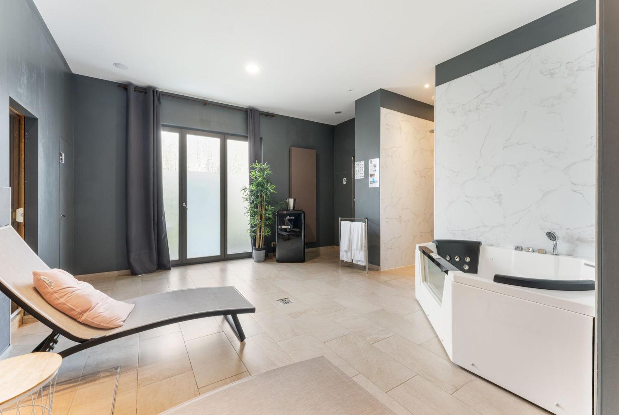 بروج The Rose Suites المظهر الخارجي الصورة