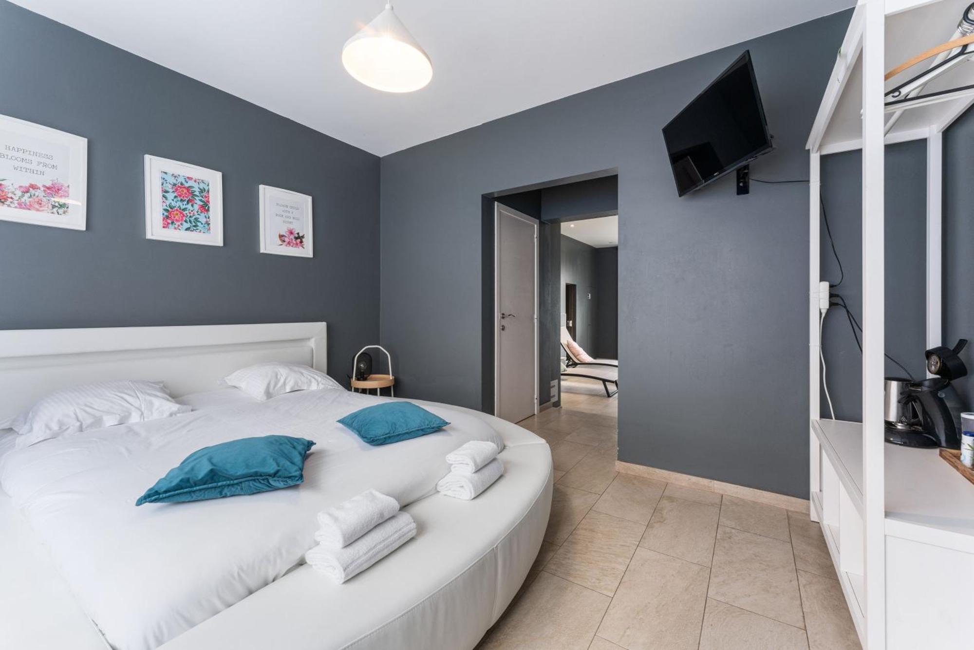بروج The Rose Suites المظهر الخارجي الصورة