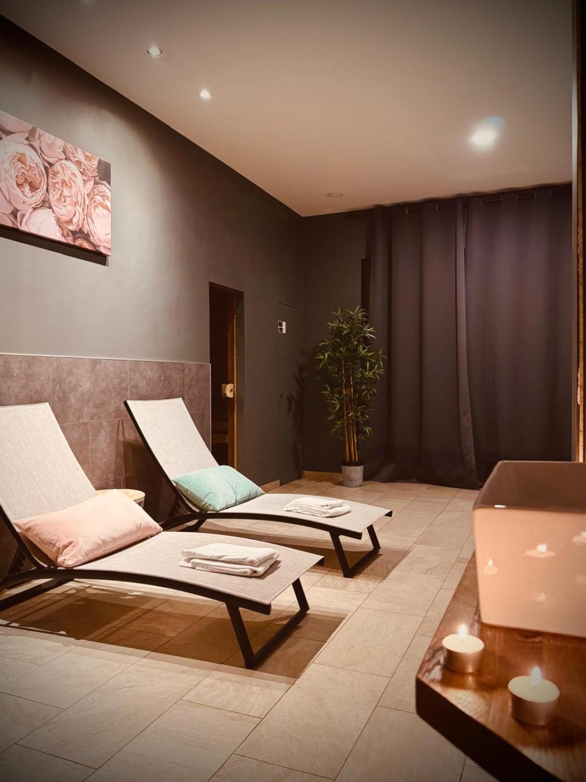 بروج The Rose Suites المظهر الخارجي الصورة