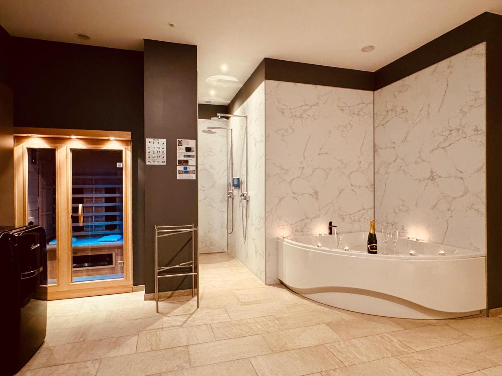بروج The Rose Suites المظهر الخارجي الصورة