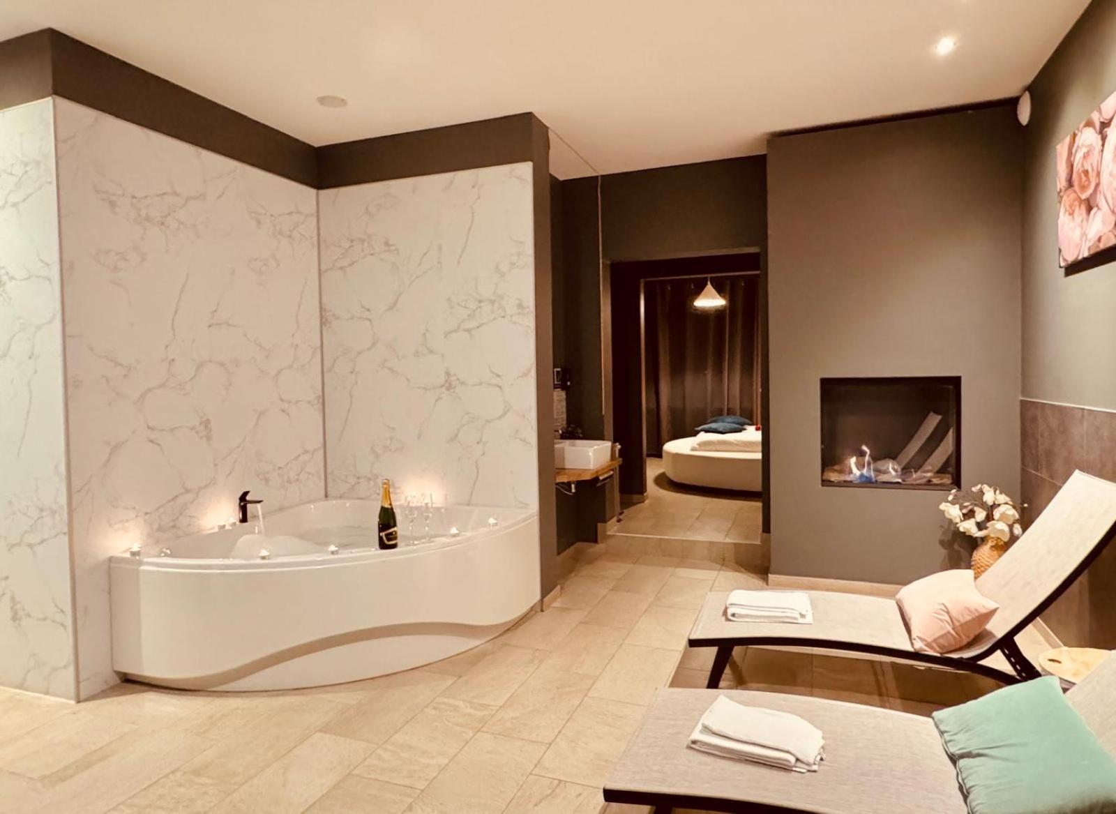 بروج The Rose Suites المظهر الخارجي الصورة
